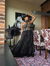 Load image into Gallery viewer, Dentelle Dahlia Noir Maxi